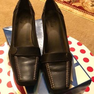 Beautiful black pump